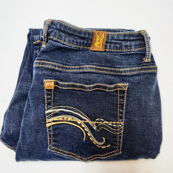 Aura by Wrangler Women's Straight Leg Blue Denim Jeans - Size 14R (34x30.5) - Picture 3 of 11